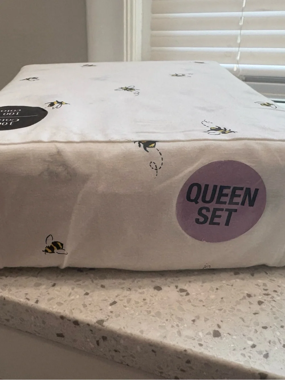 Kate Spade 100% Cotton Percale Dainty Flying BUMBLE BEES Sheet Set- Queen size